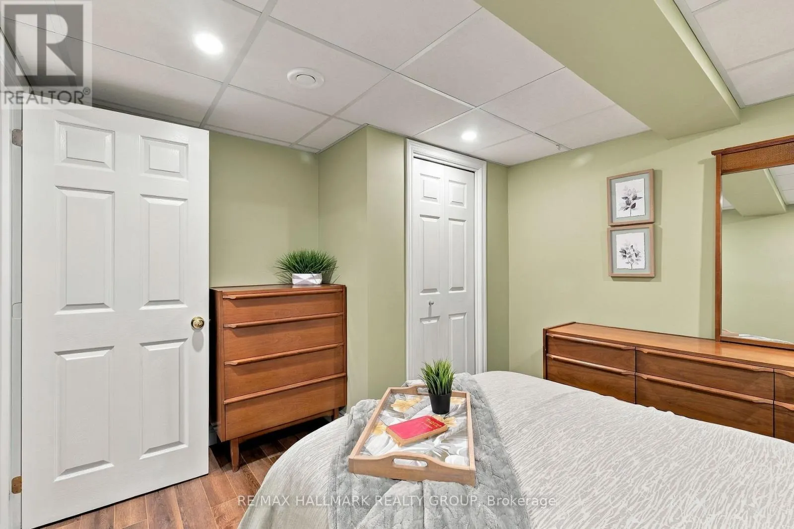 22 GRAND HARBOUR COURT