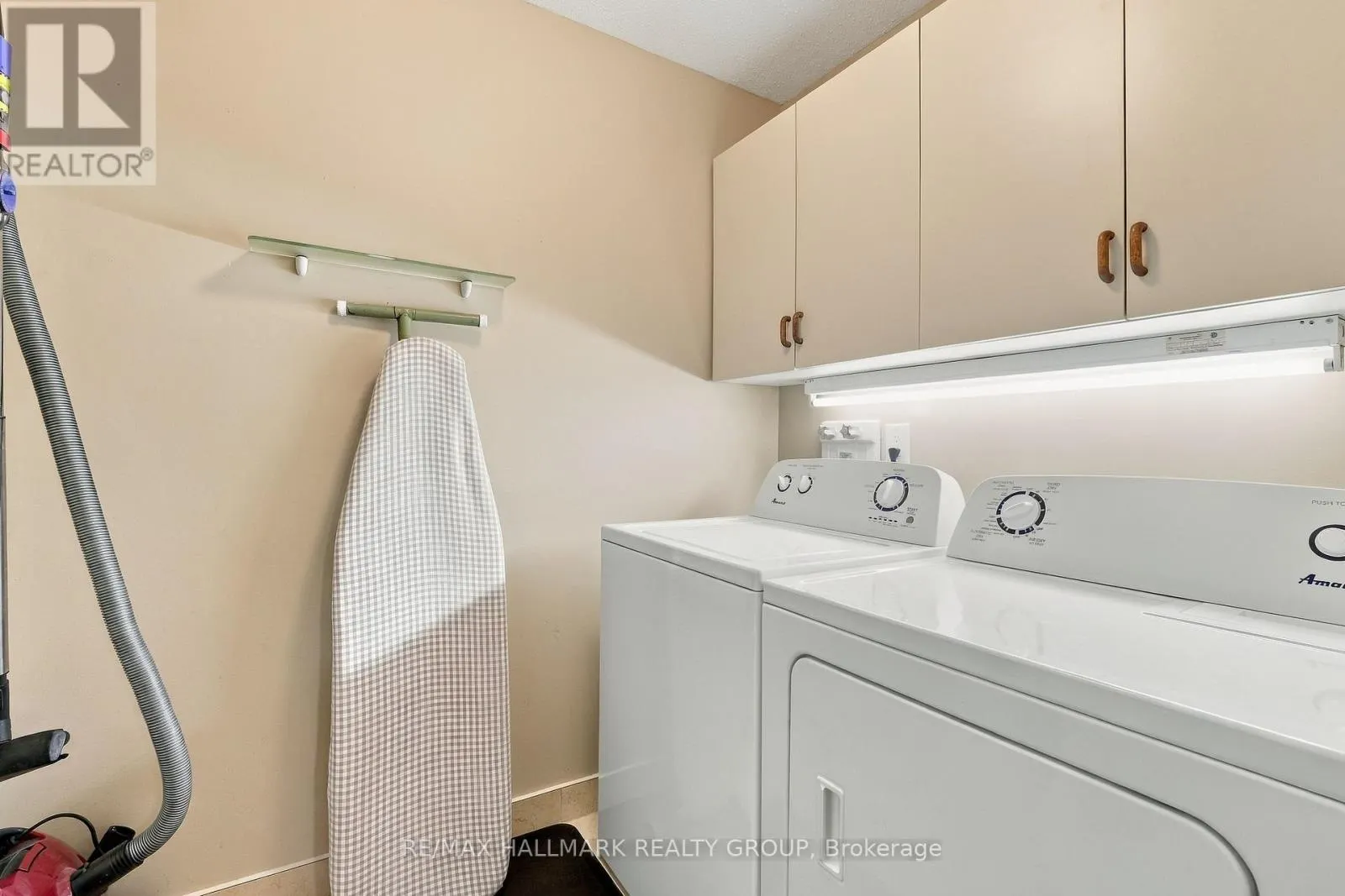 22 GRAND HARBOUR COURT