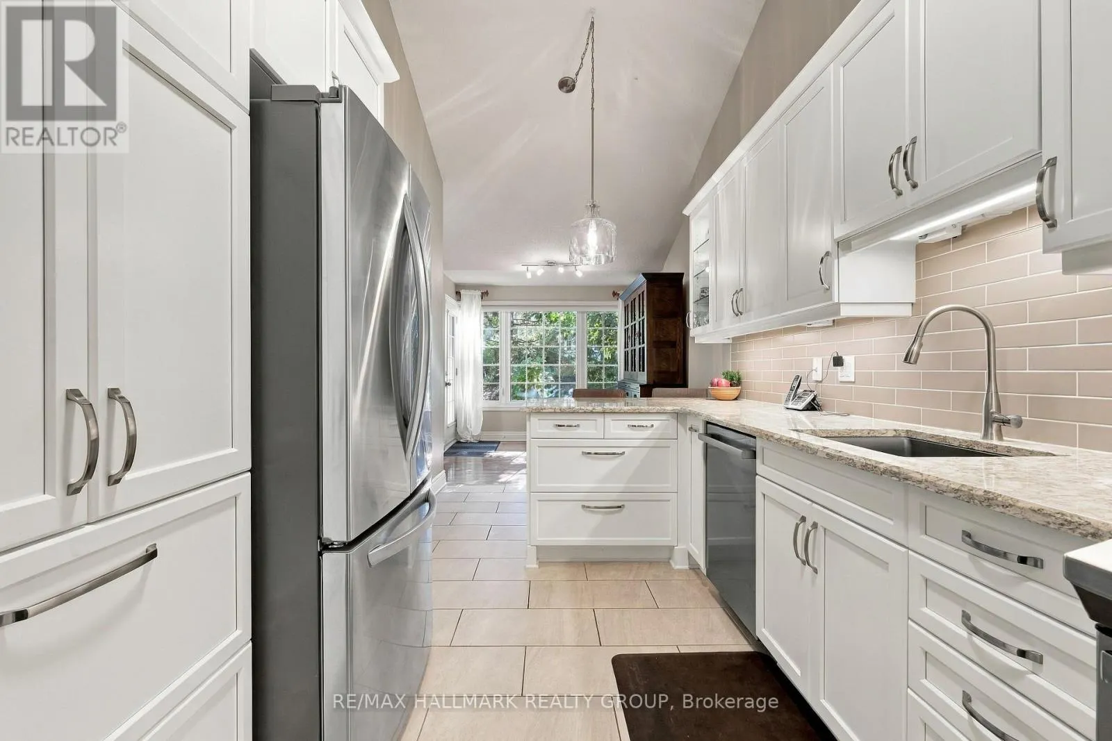 22 GRAND HARBOUR COURT