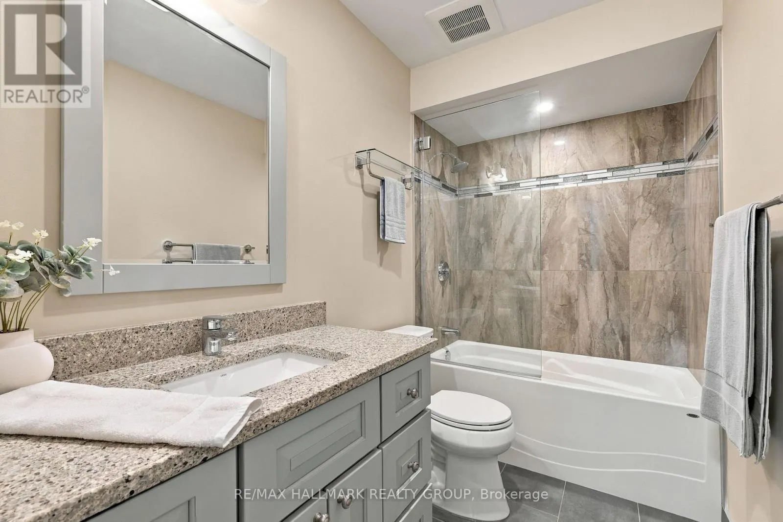 22 GRAND HARBOUR COURT