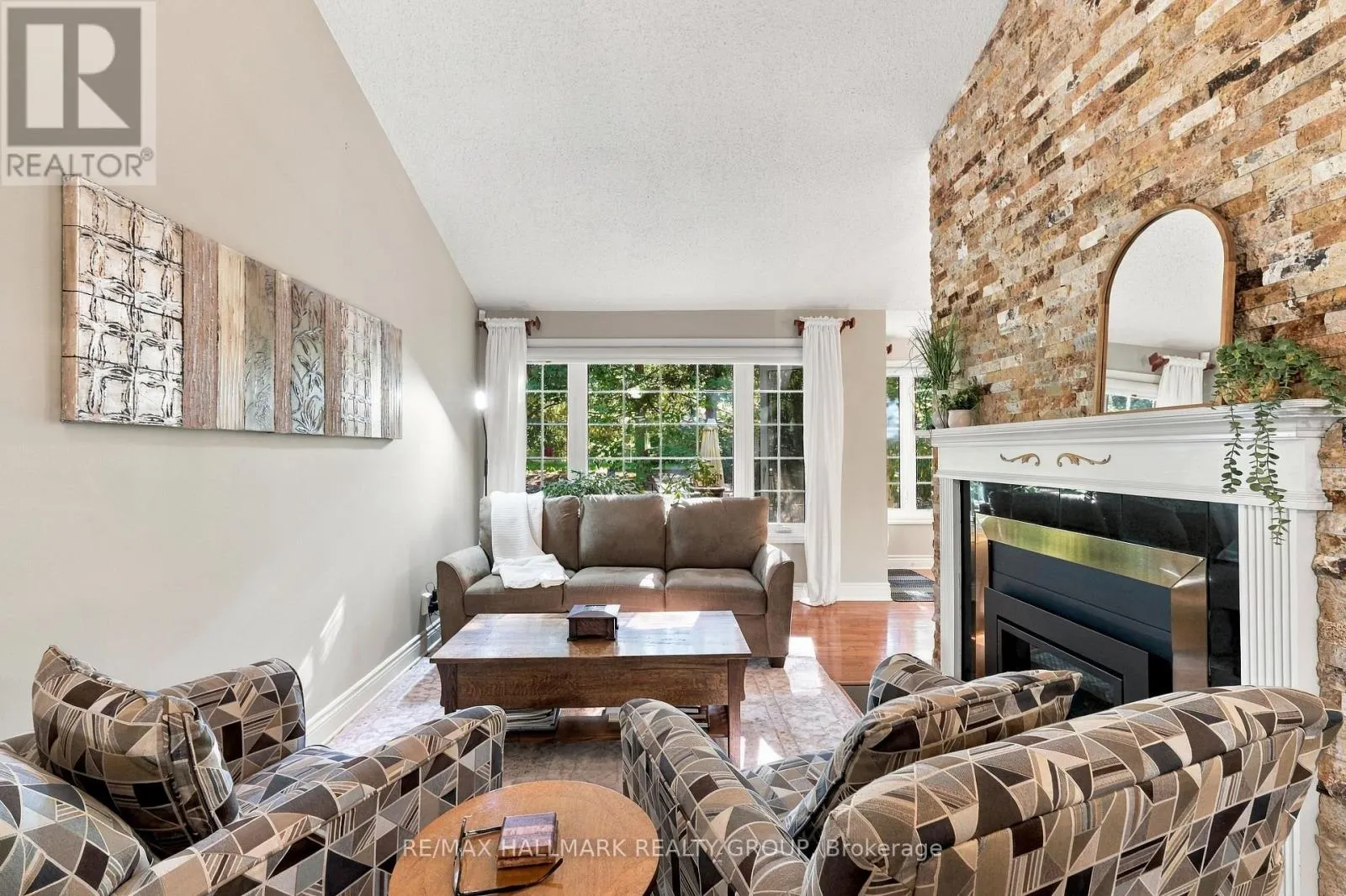 22 GRAND HARBOUR COURT