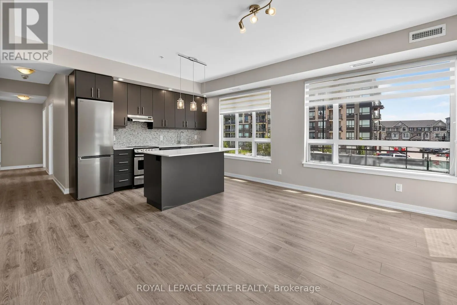 206 - 40 ESPLANADE LANE