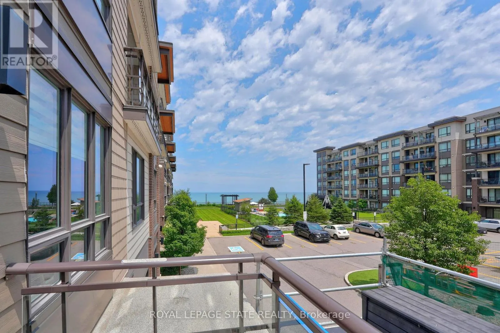 206 - 40 ESPLANADE LANE