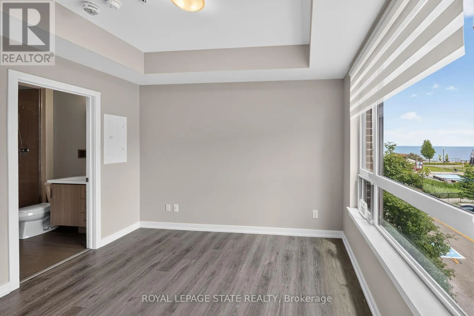 206 - 40 ESPLANADE LANE