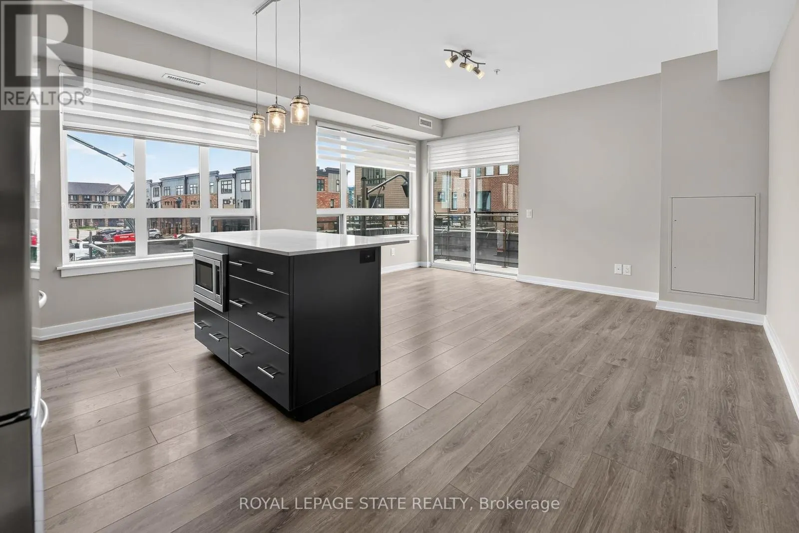 206 - 40 ESPLANADE LANE