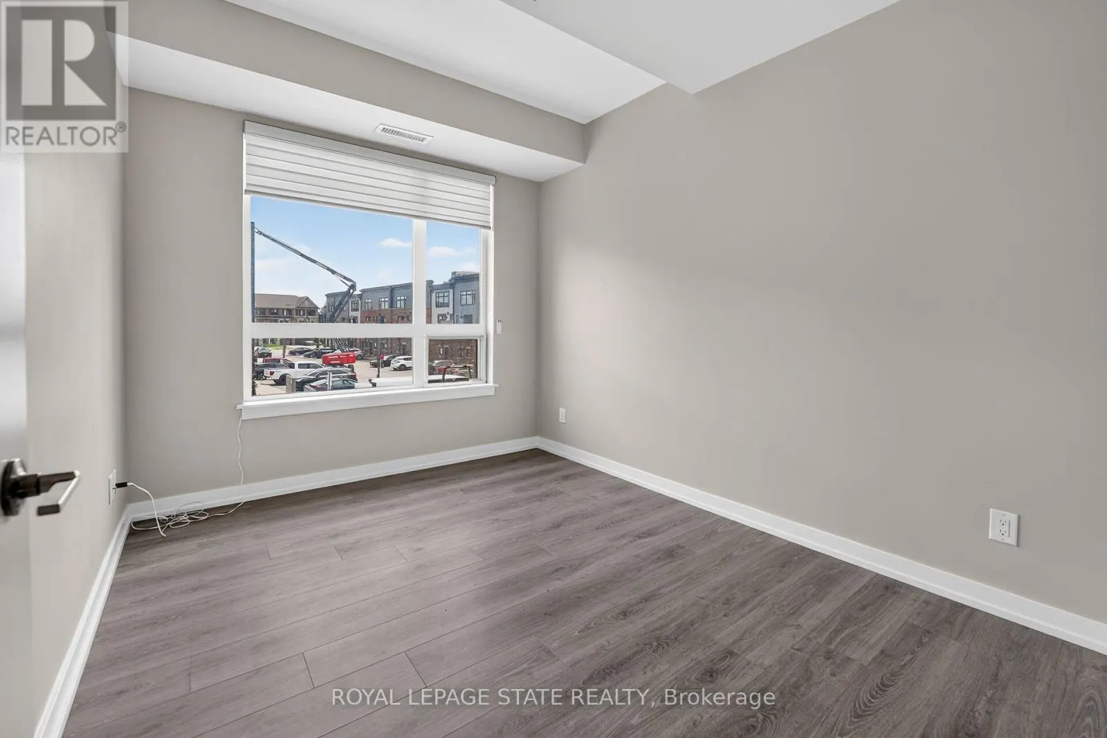 206 - 40 ESPLANADE LANE