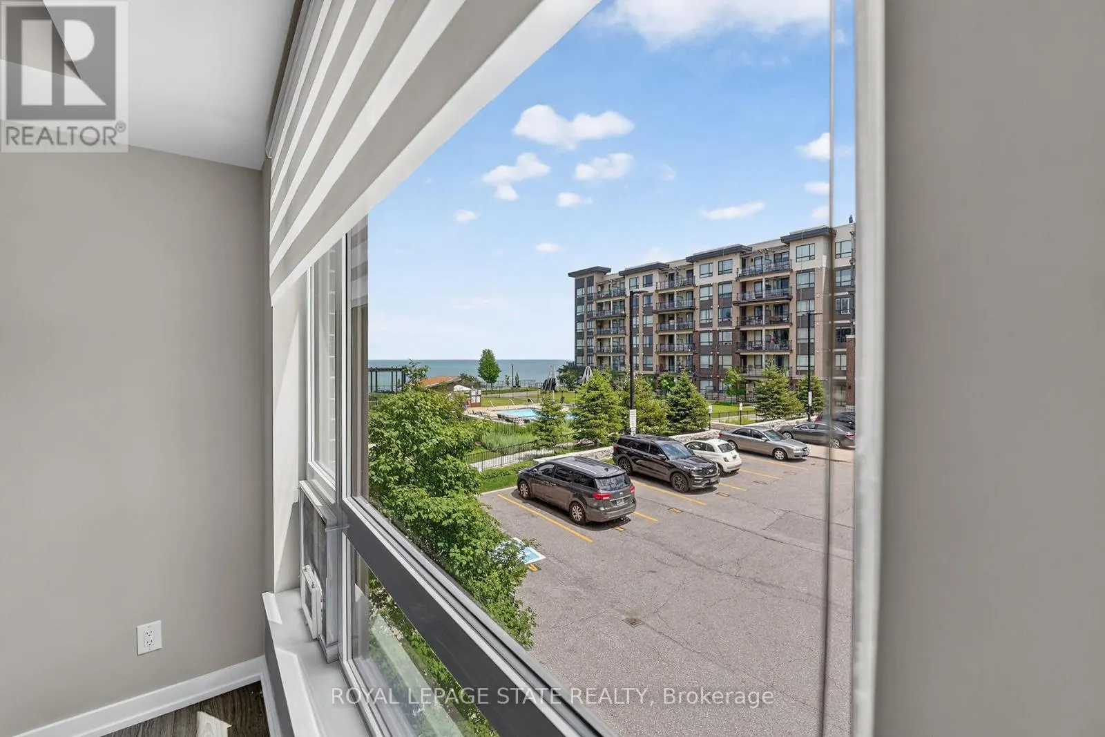 206 - 40 ESPLANADE LANE