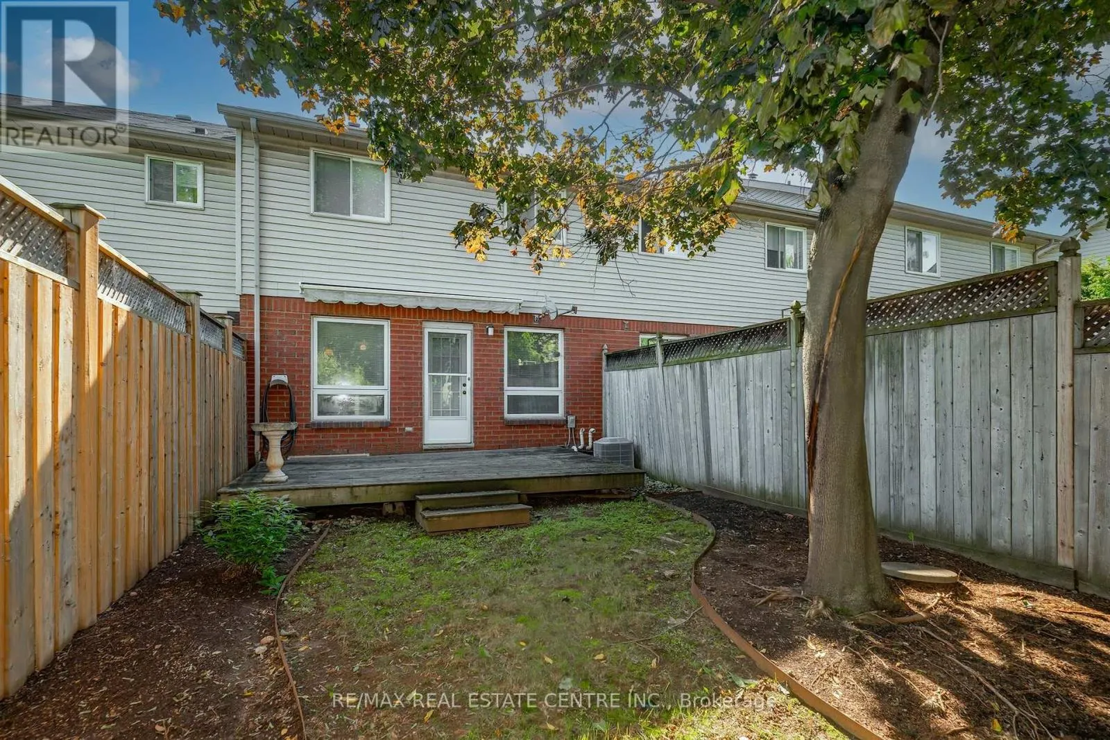 2 WALKER COURT