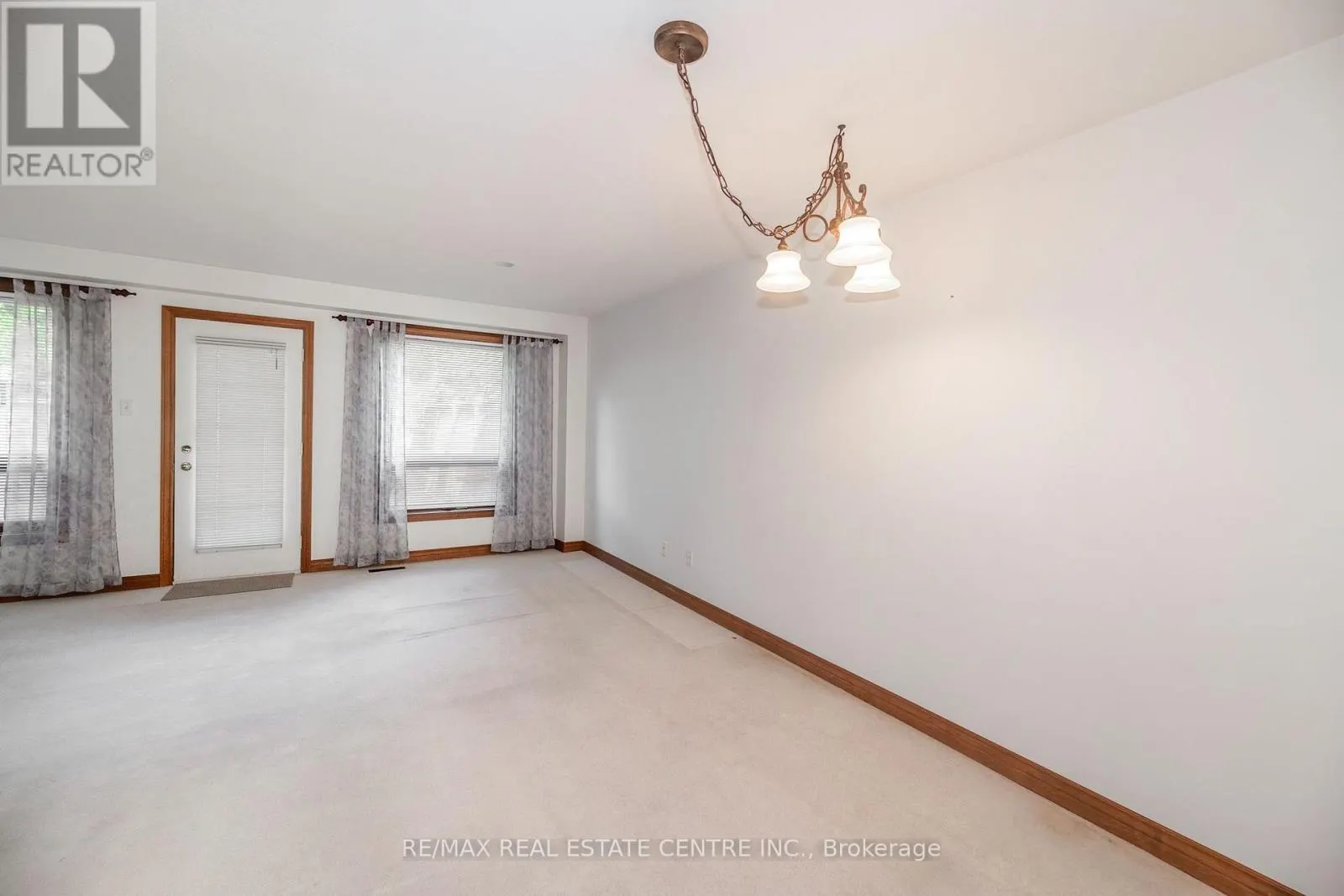 2 WALKER COURT