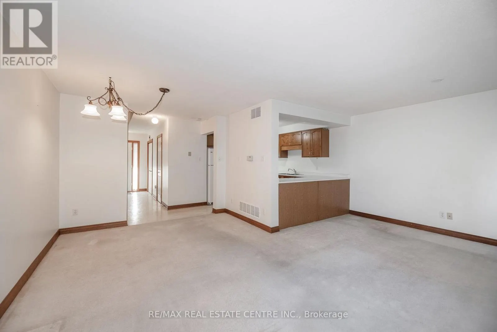 2 WALKER COURT