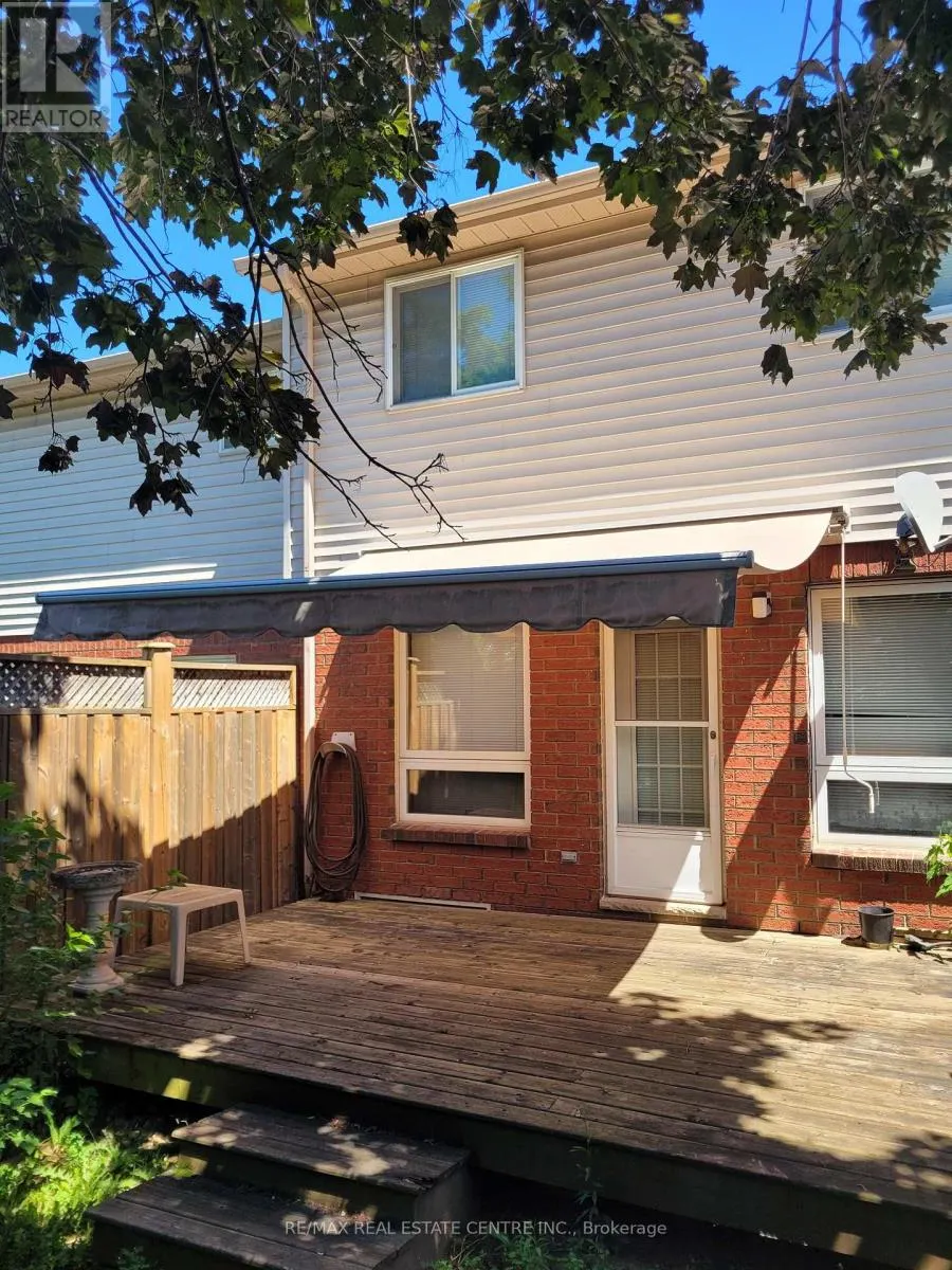 2 WALKER COURT