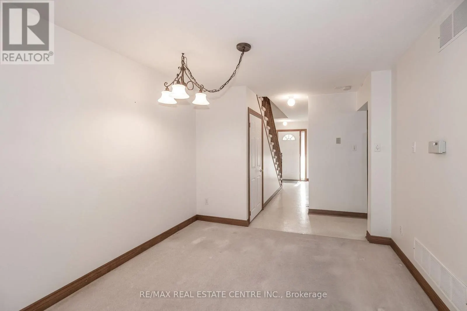 2 WALKER COURT