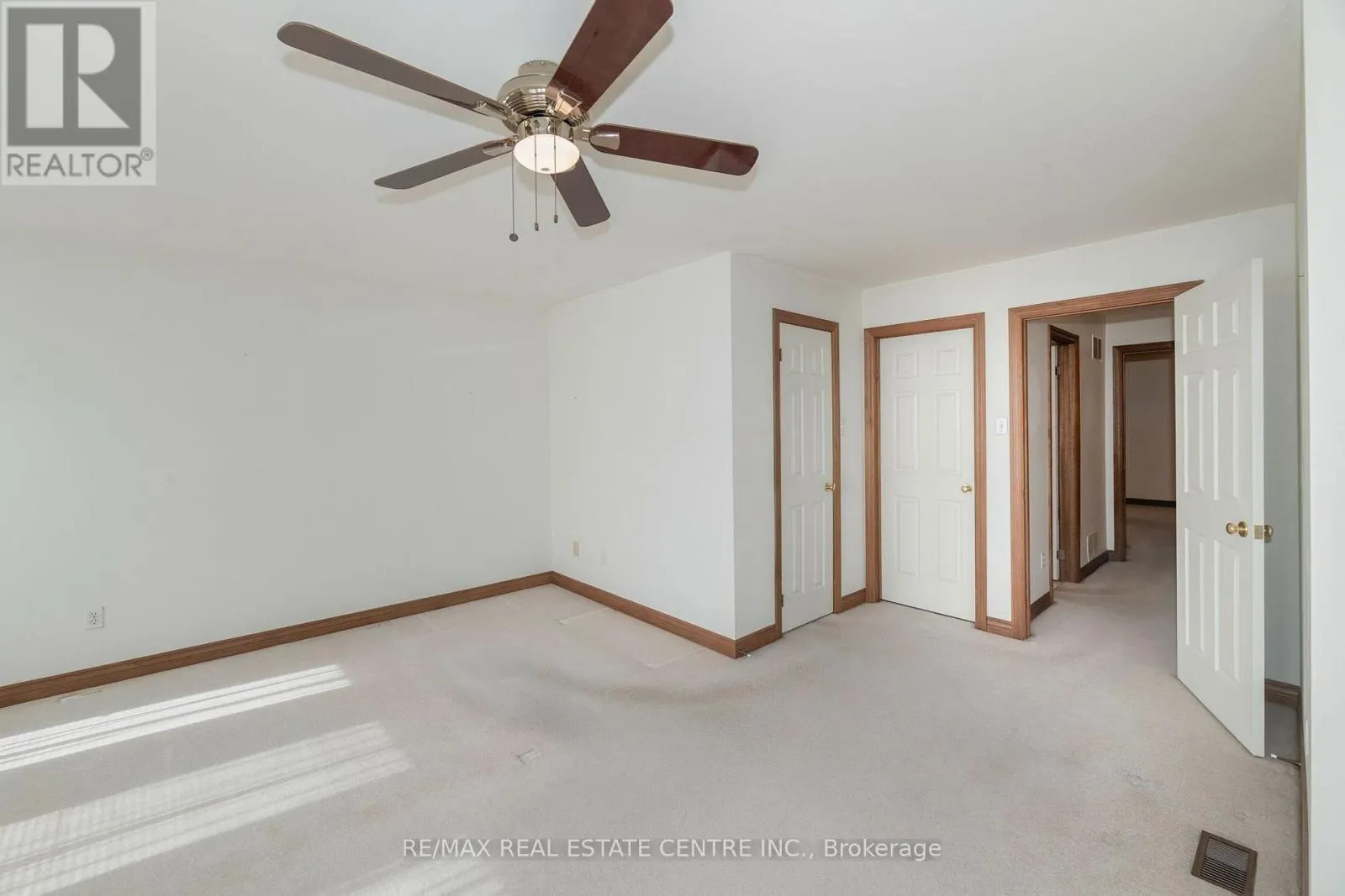 2 WALKER COURT