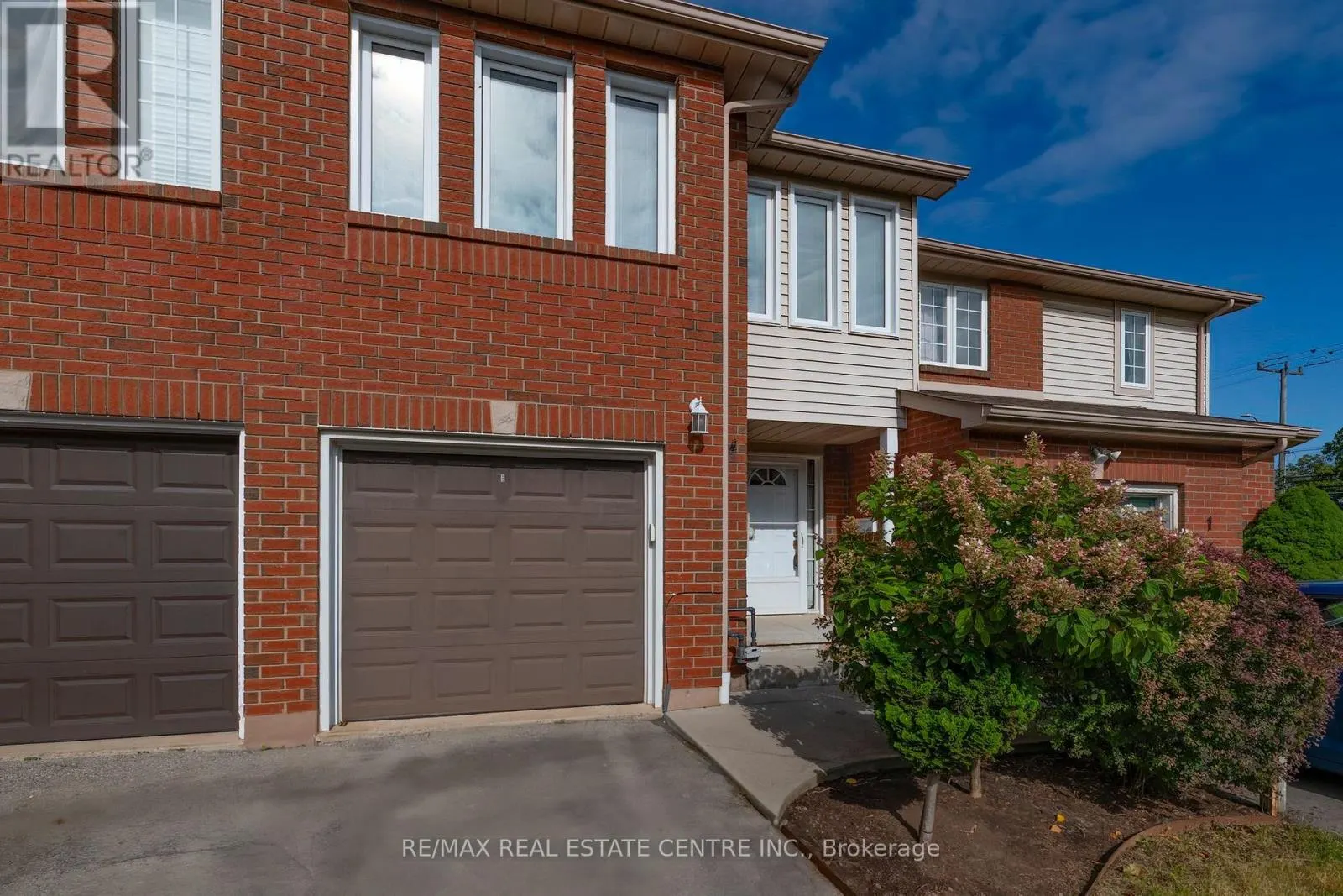 2 WALKER COURT