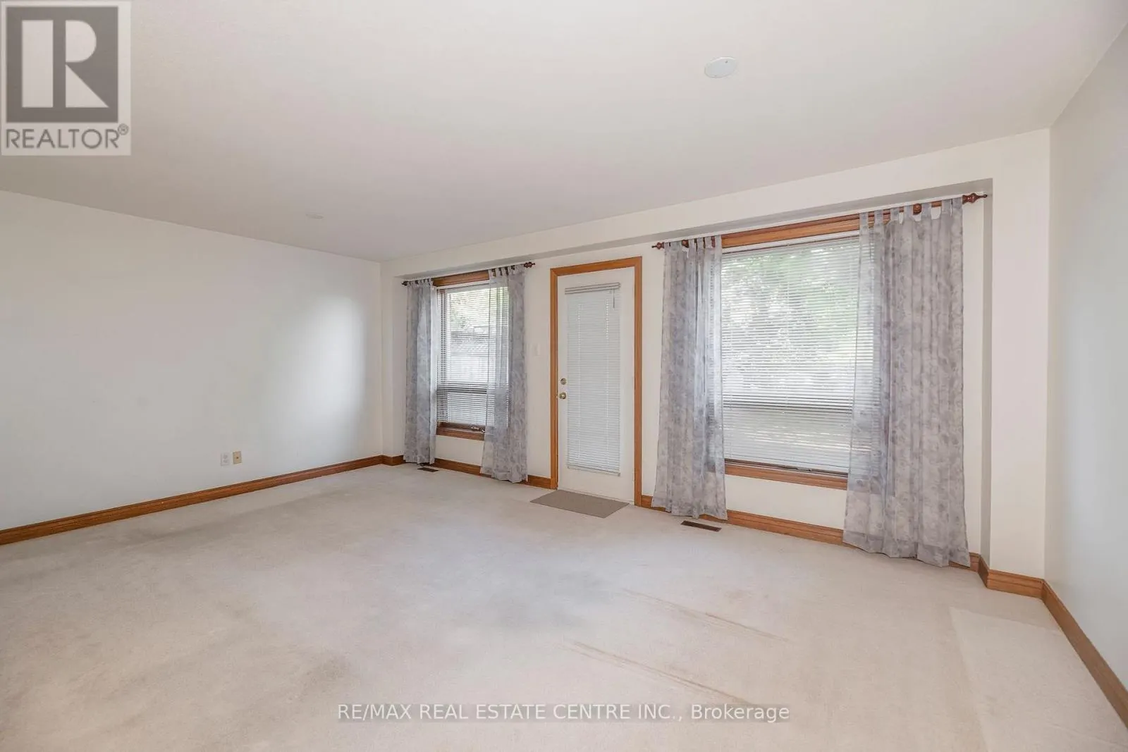 2 WALKER COURT