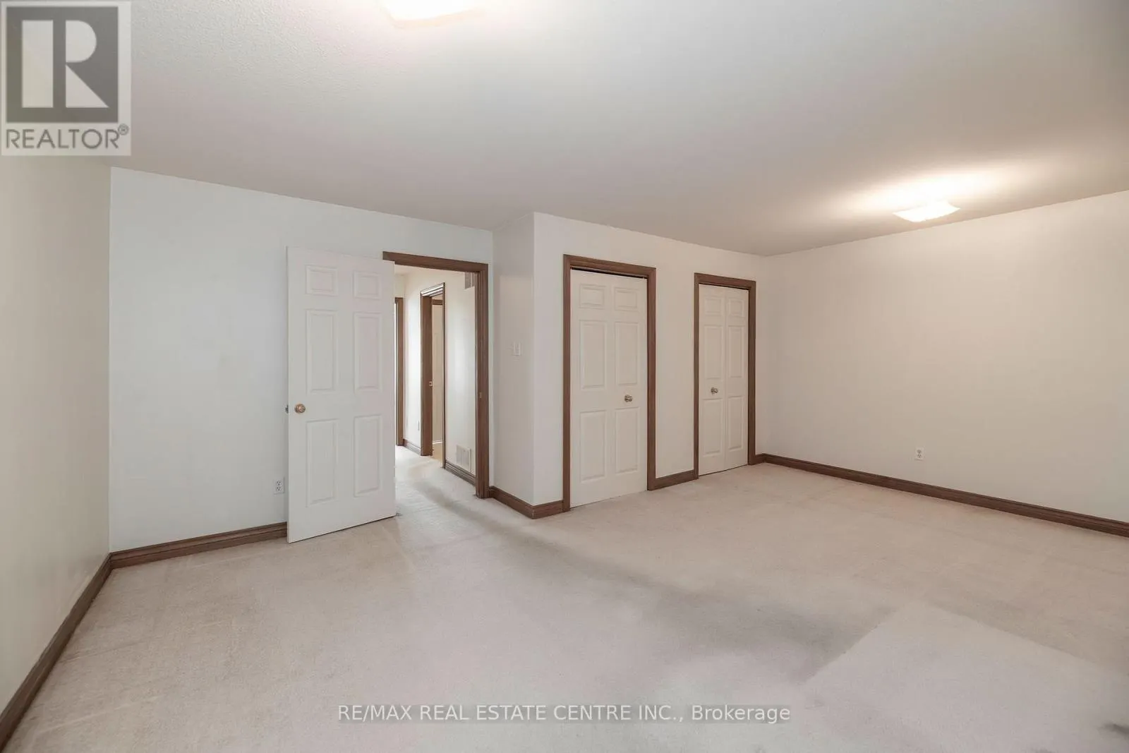 2 WALKER COURT