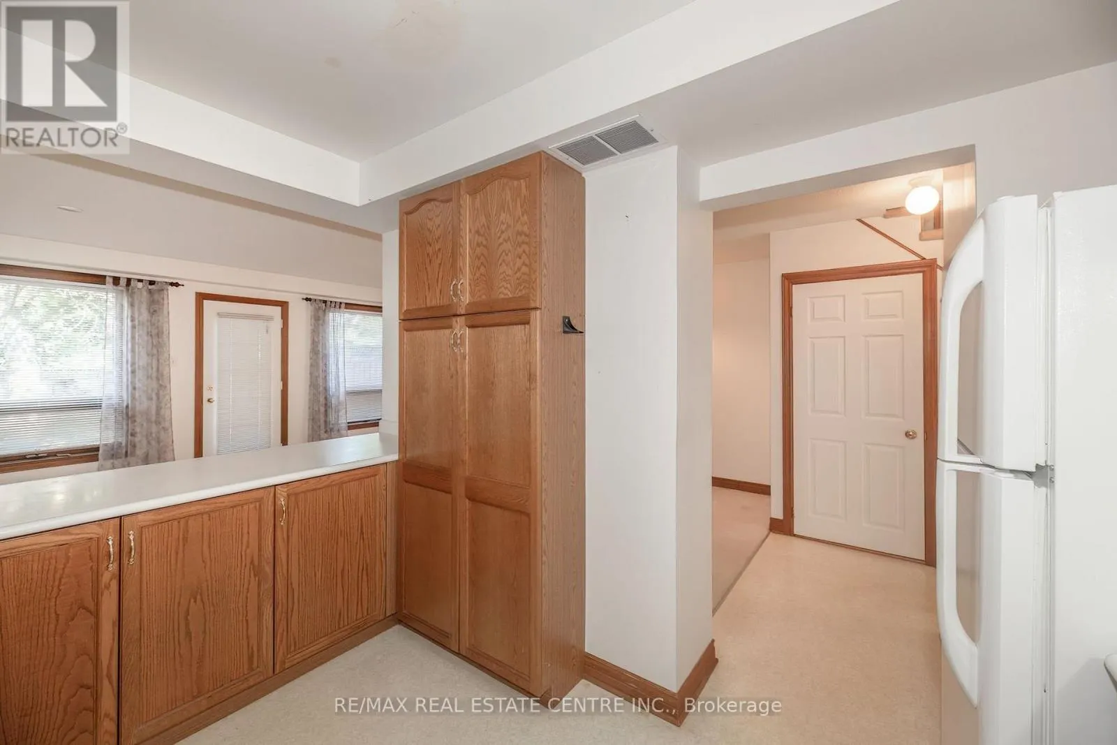 2 WALKER COURT