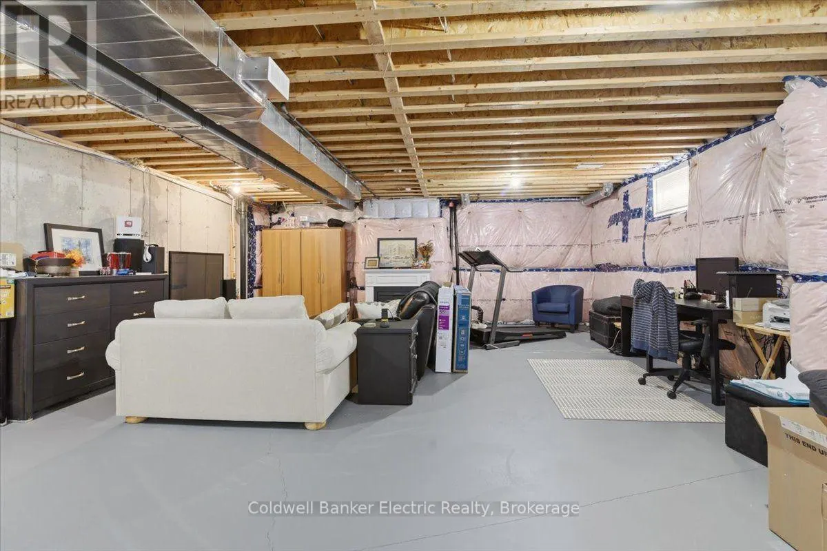14 - 80 MARSH AVENUE #14