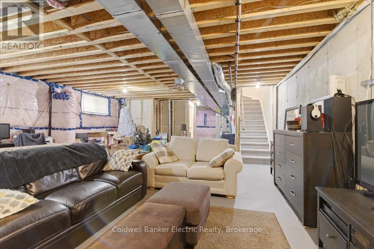 14 - 80 MARSH AVENUE #14