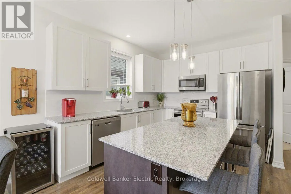 14 - 80 MARSH AVENUE #14