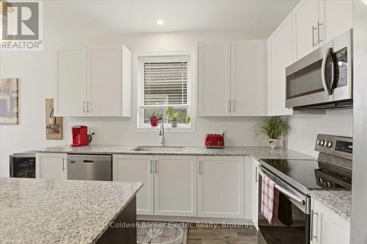 14 - 80 MARSH AVENUE #14