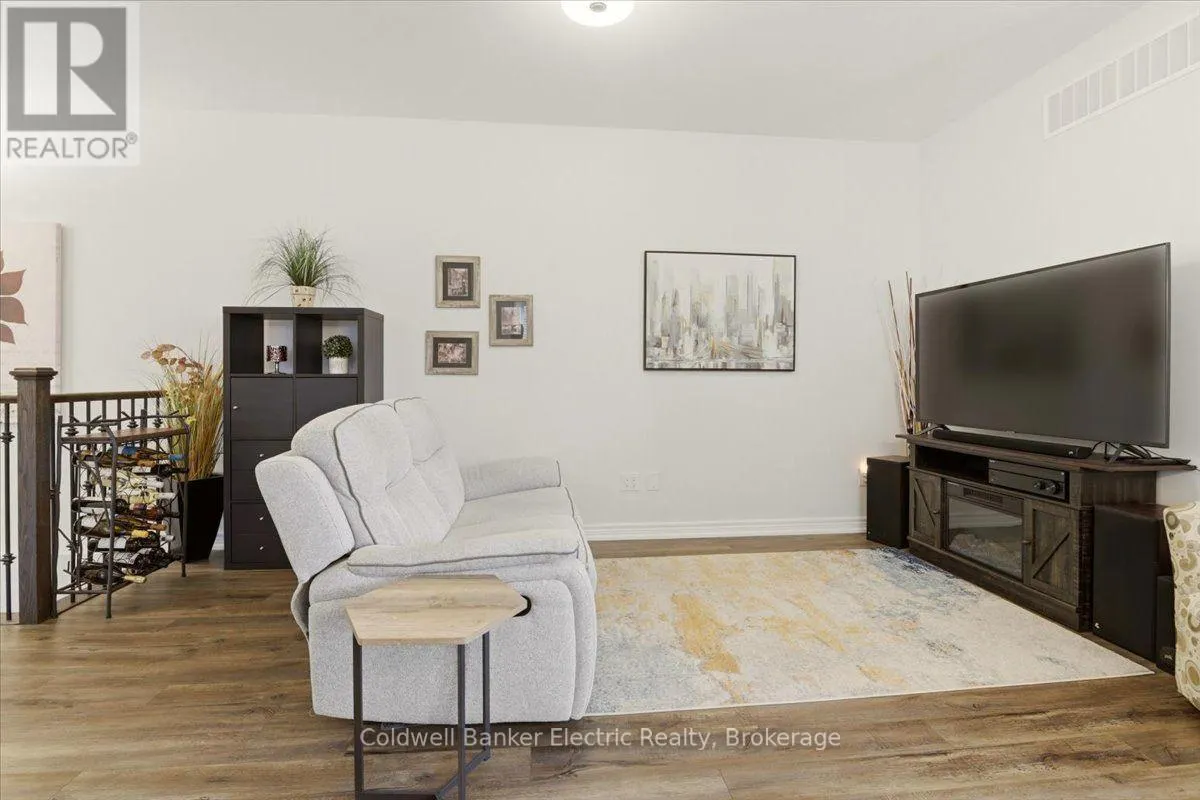 14 - 80 MARSH AVENUE #14