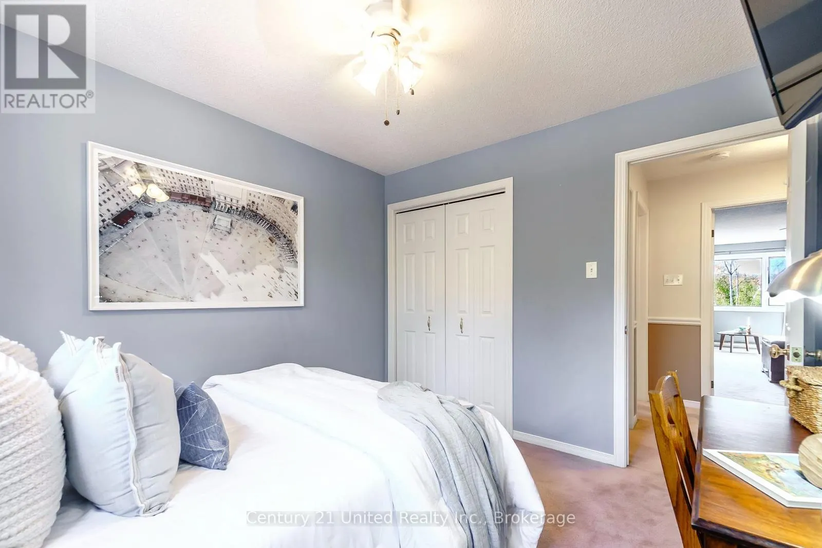 15 - 36 CHAMPLAIN CRESCENT #15