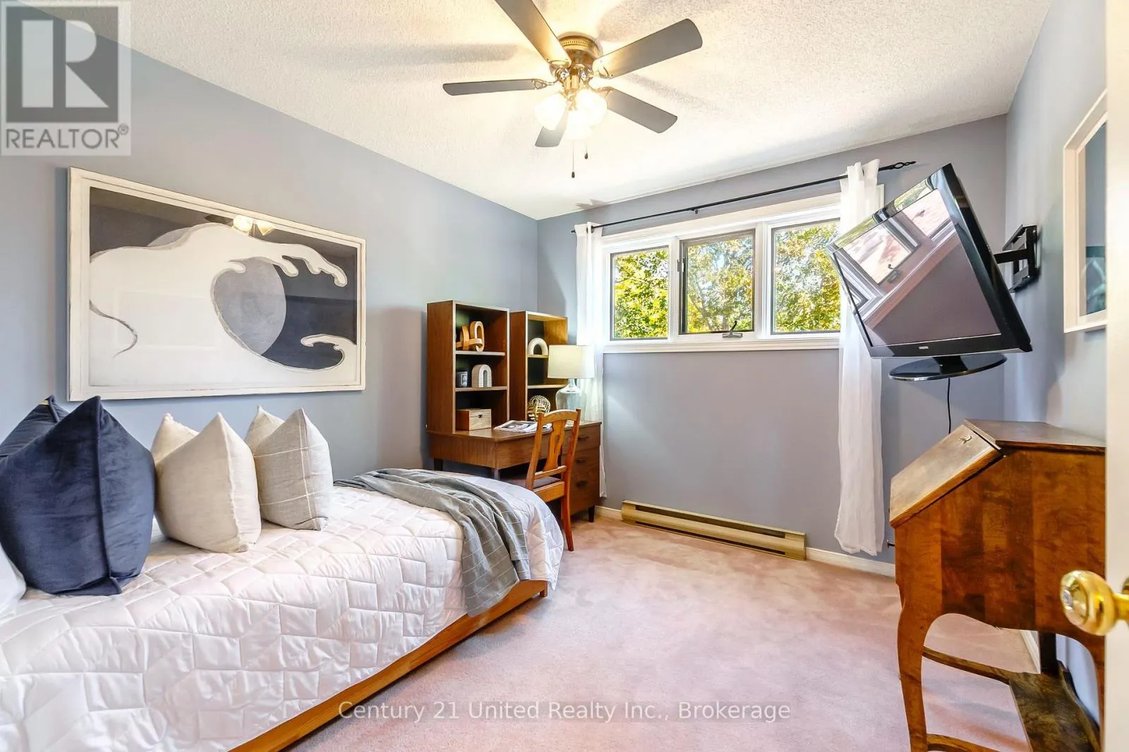 15 - 36 CHAMPLAIN CRESCENT #15