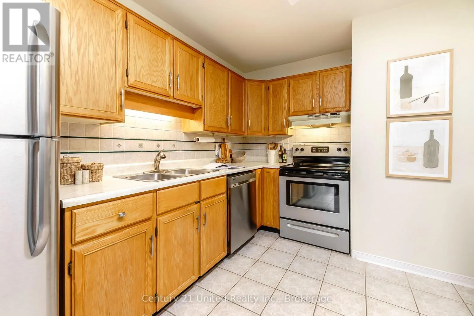 15 - 36 CHAMPLAIN CRESCENT #15