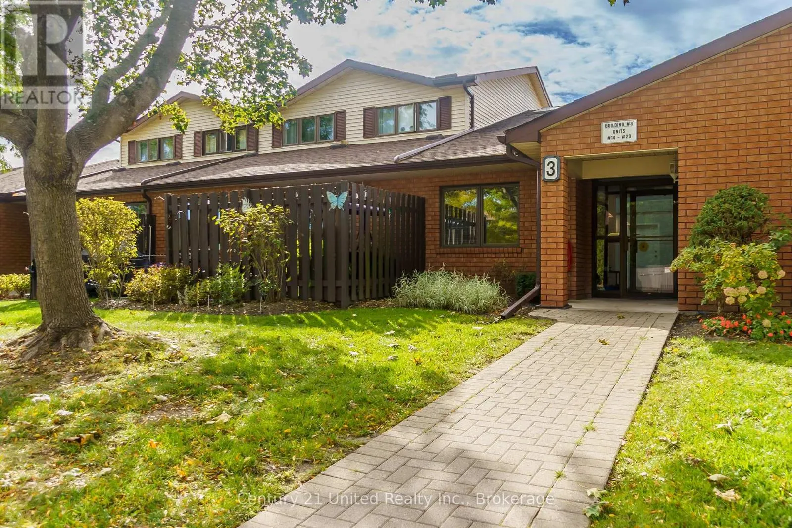 15 - 36 CHAMPLAIN CRESCENT #15