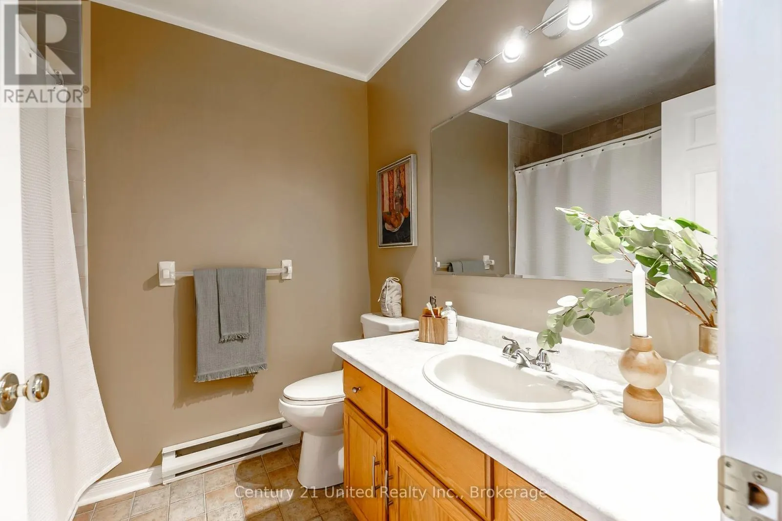15 - 36 CHAMPLAIN CRESCENT #15