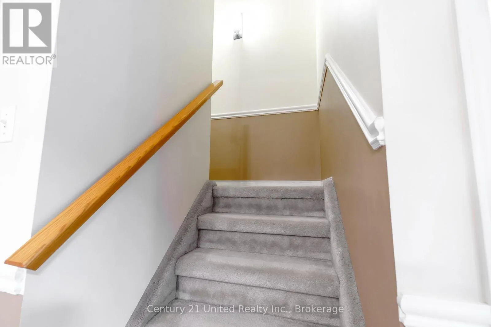 15 - 36 CHAMPLAIN CRESCENT #15