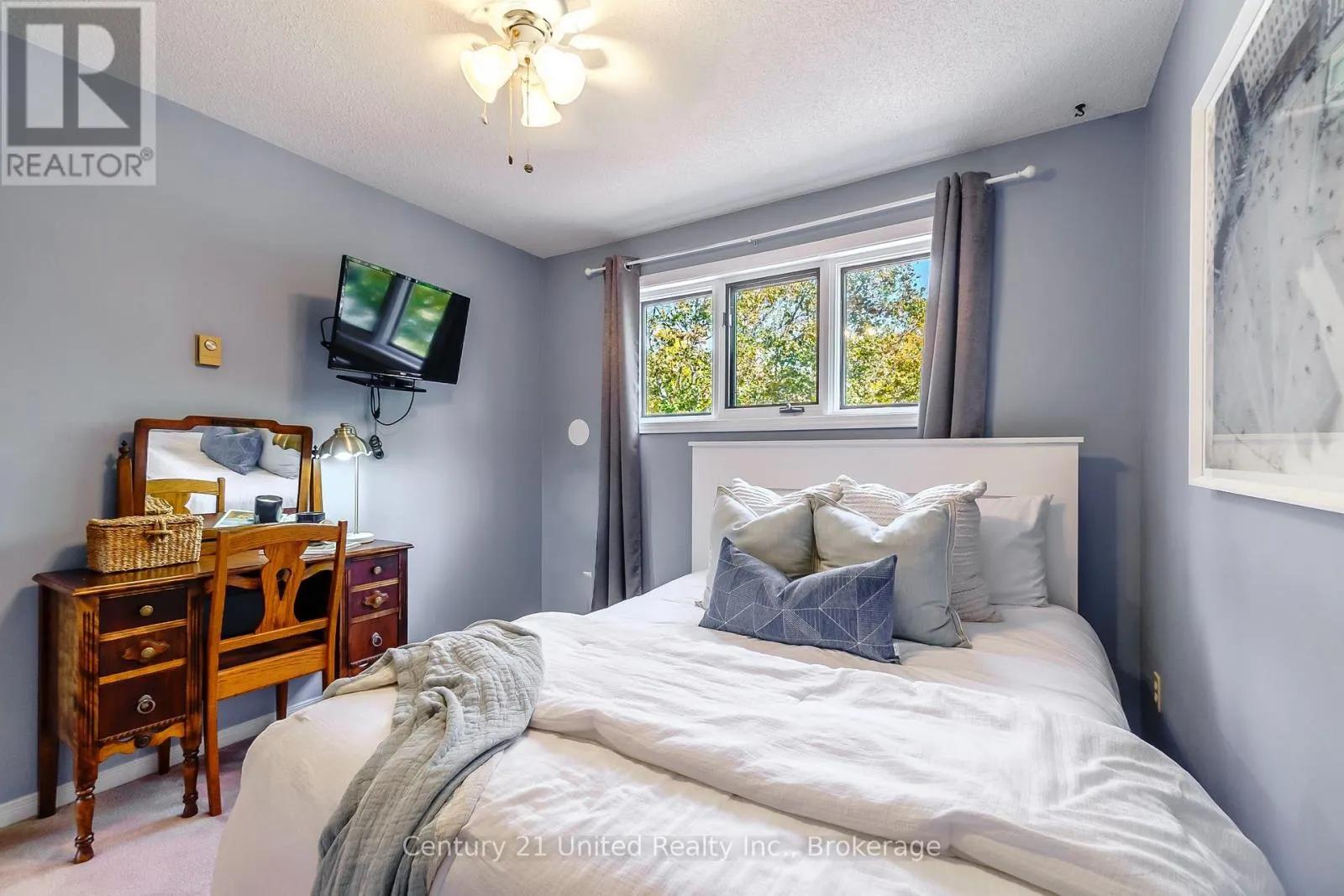 15 - 36 CHAMPLAIN CRESCENT #15