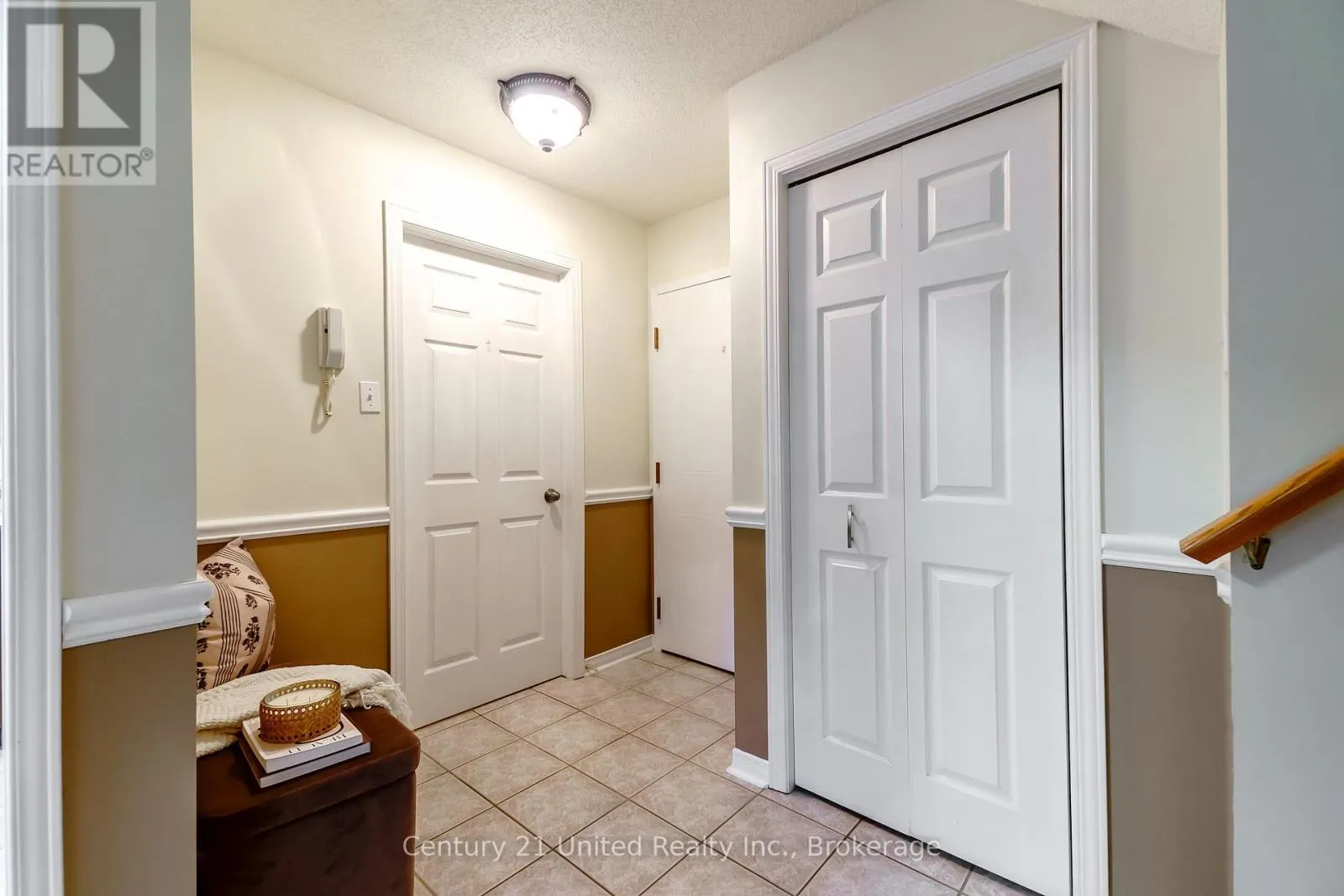 15 - 36 CHAMPLAIN CRESCENT #15