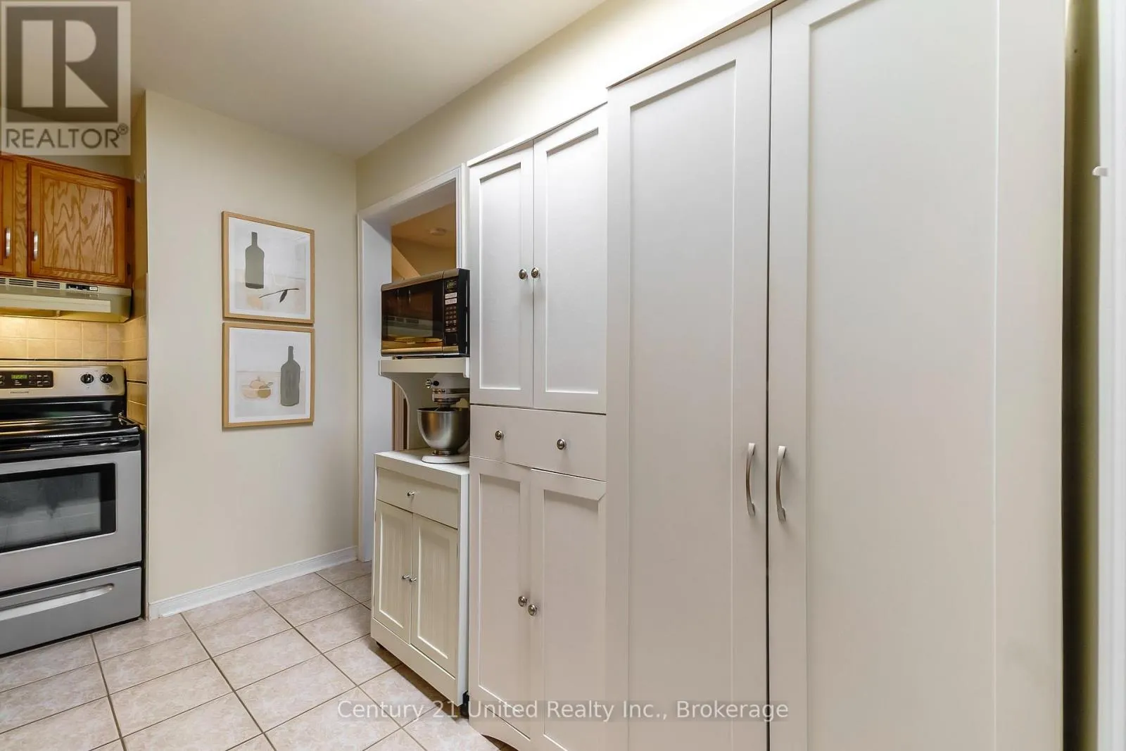 15 - 36 CHAMPLAIN CRESCENT #15