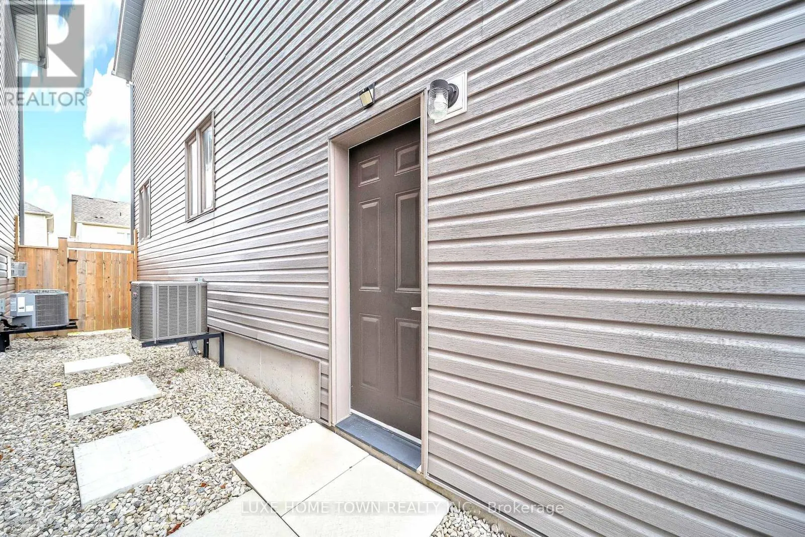 26 GIBBS WAY N