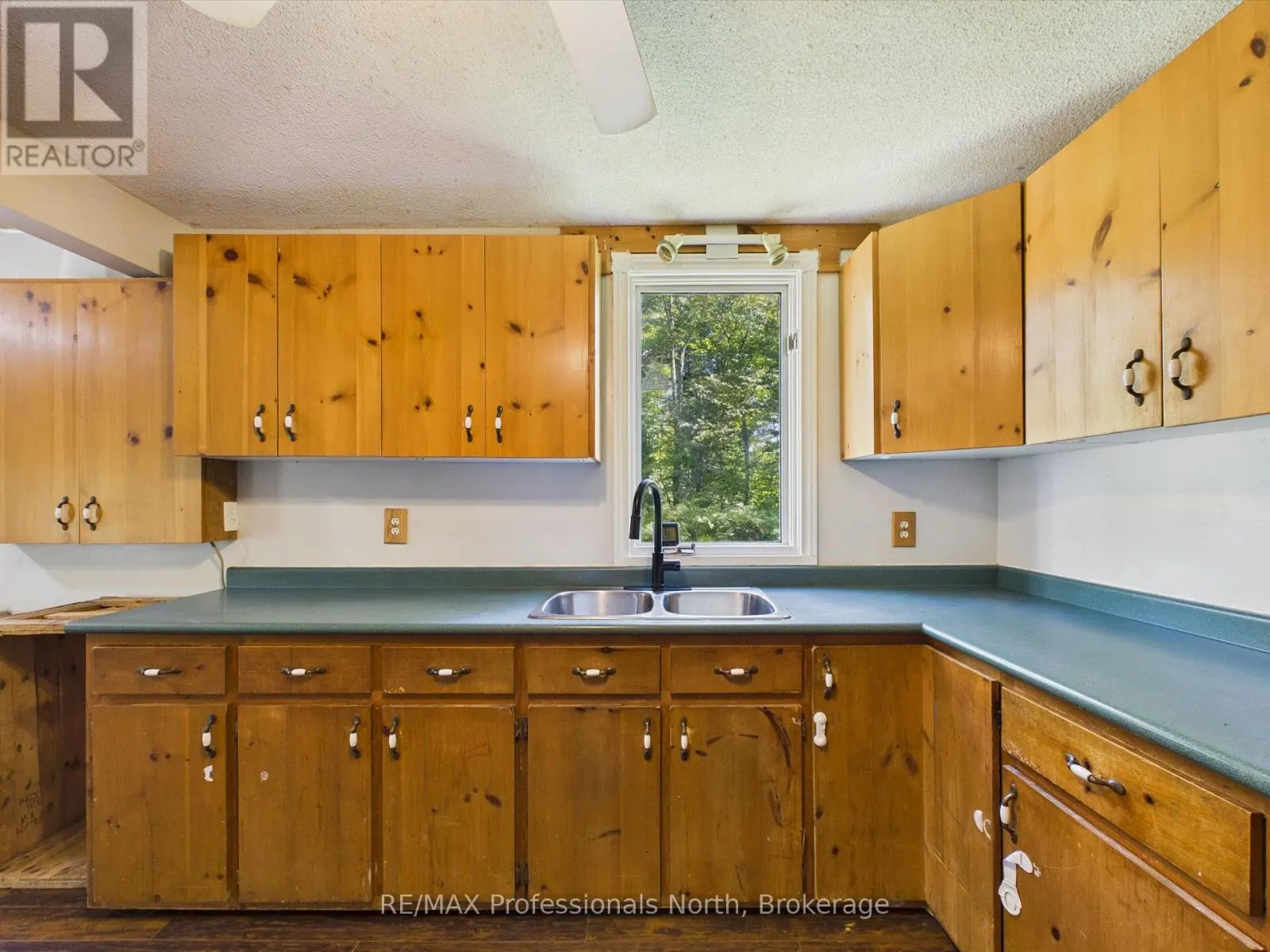 31 HUTCHESON BEACH ROAD E
