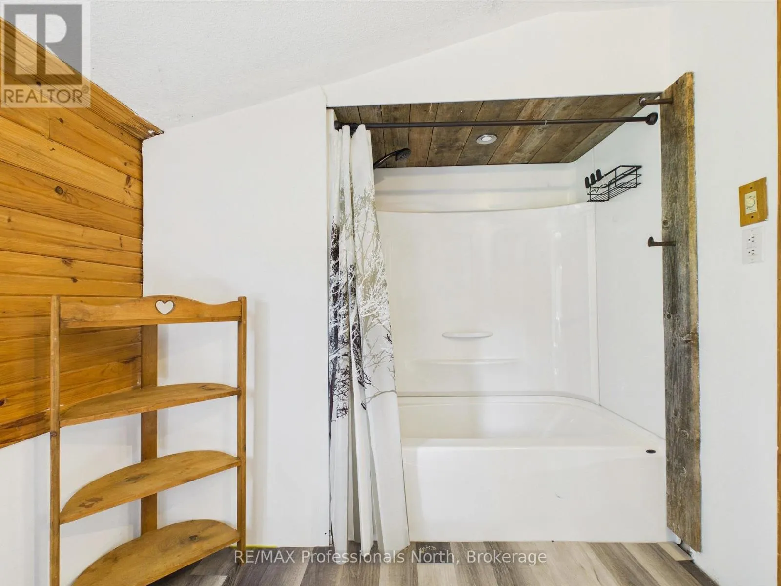 31 HUTCHESON BEACH ROAD E
