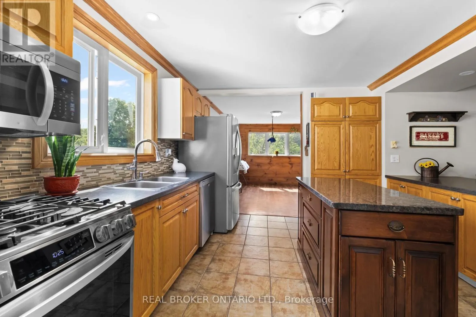320 CLOTHIER STREET W
