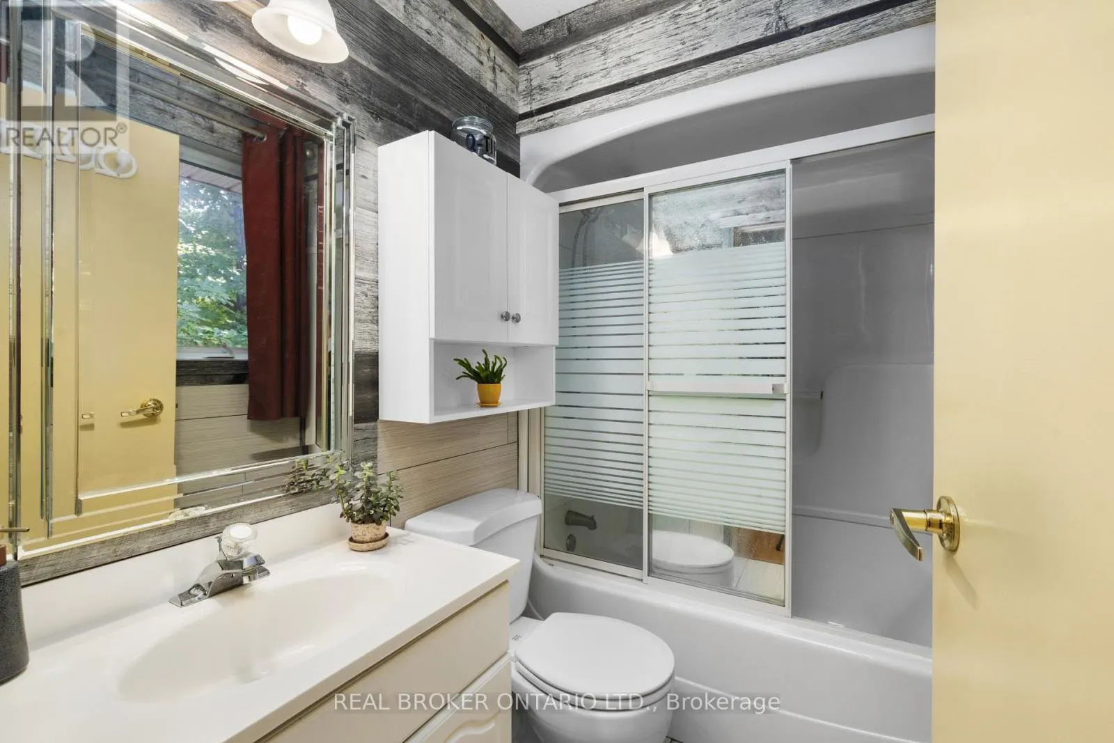 320 CLOTHIER STREET W