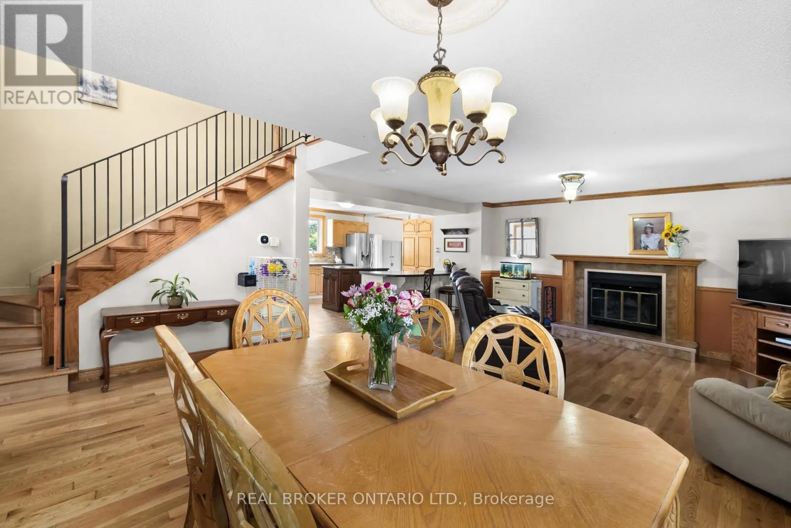 320 CLOTHIER STREET W