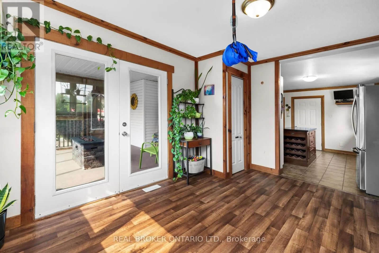 320 CLOTHIER STREET W