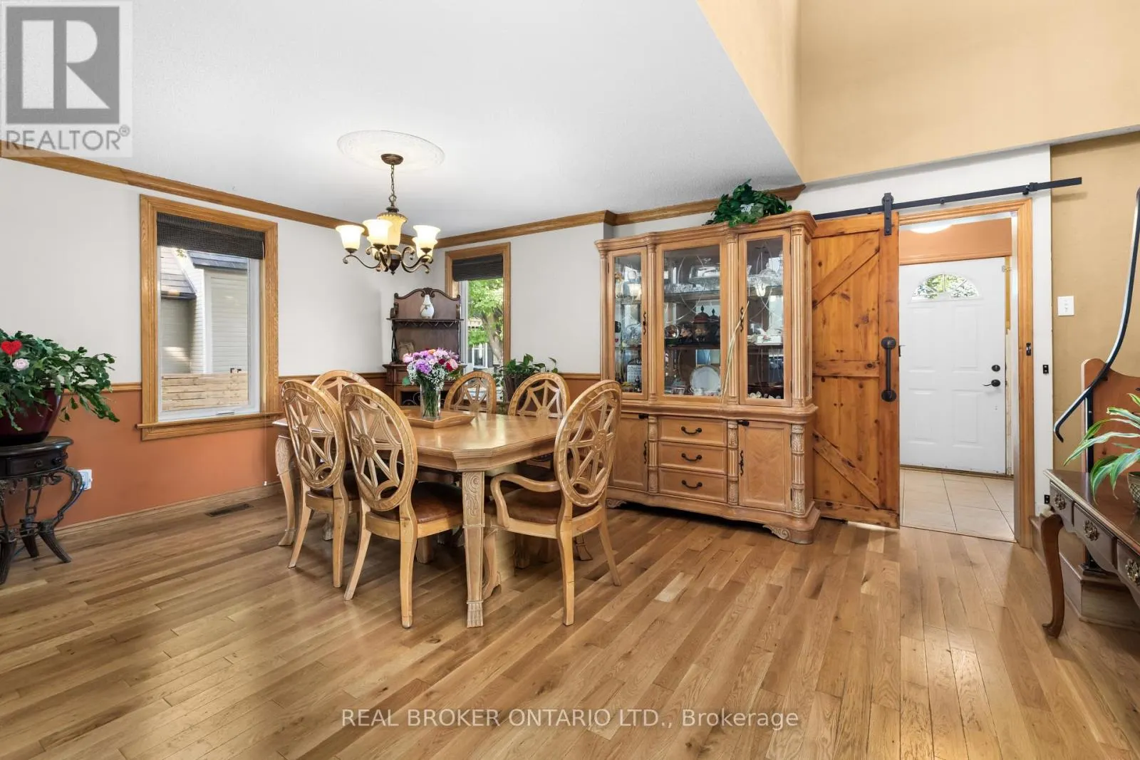 320 CLOTHIER STREET W