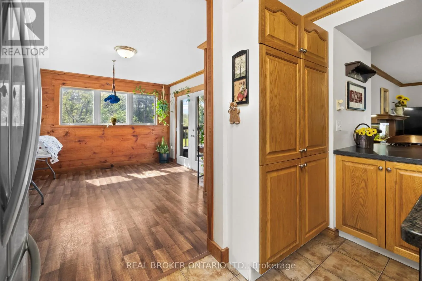 320 CLOTHIER STREET W