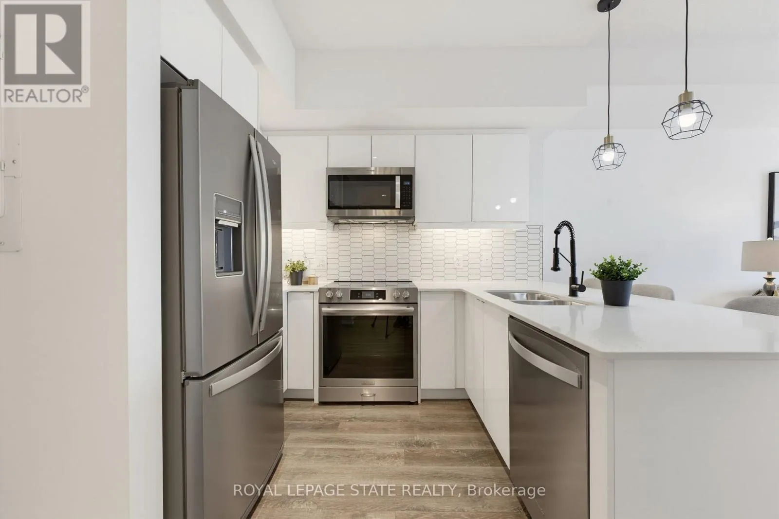 513 - 16 MARKLE CRESCENT