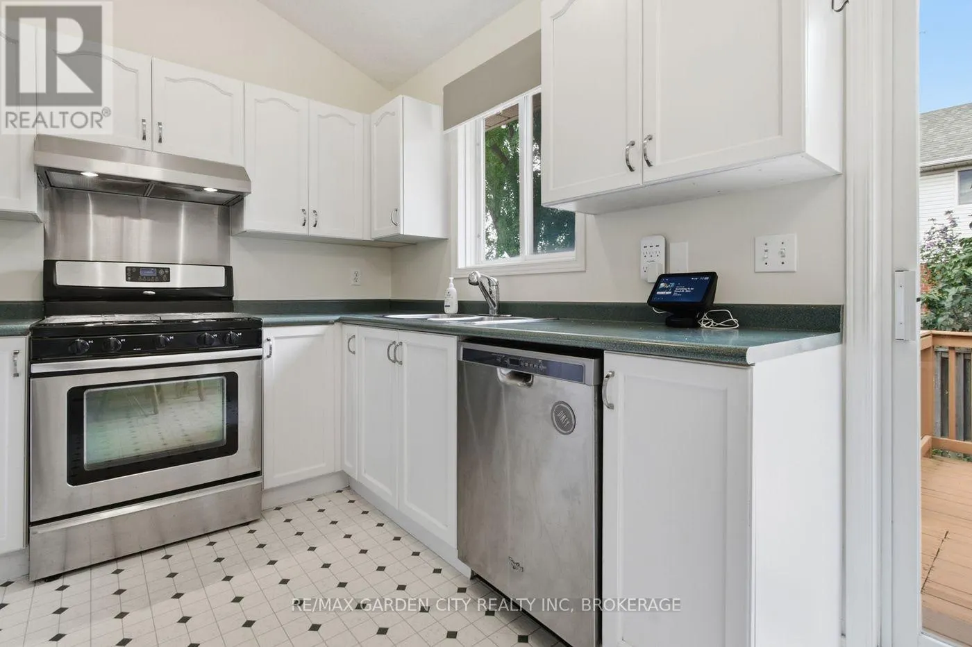 21 B KELSON AVENUE N