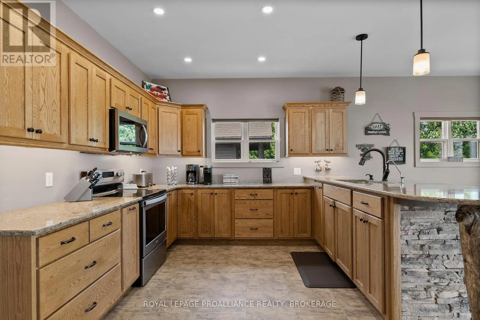 199 & 213 LEONE'S COVE LANE