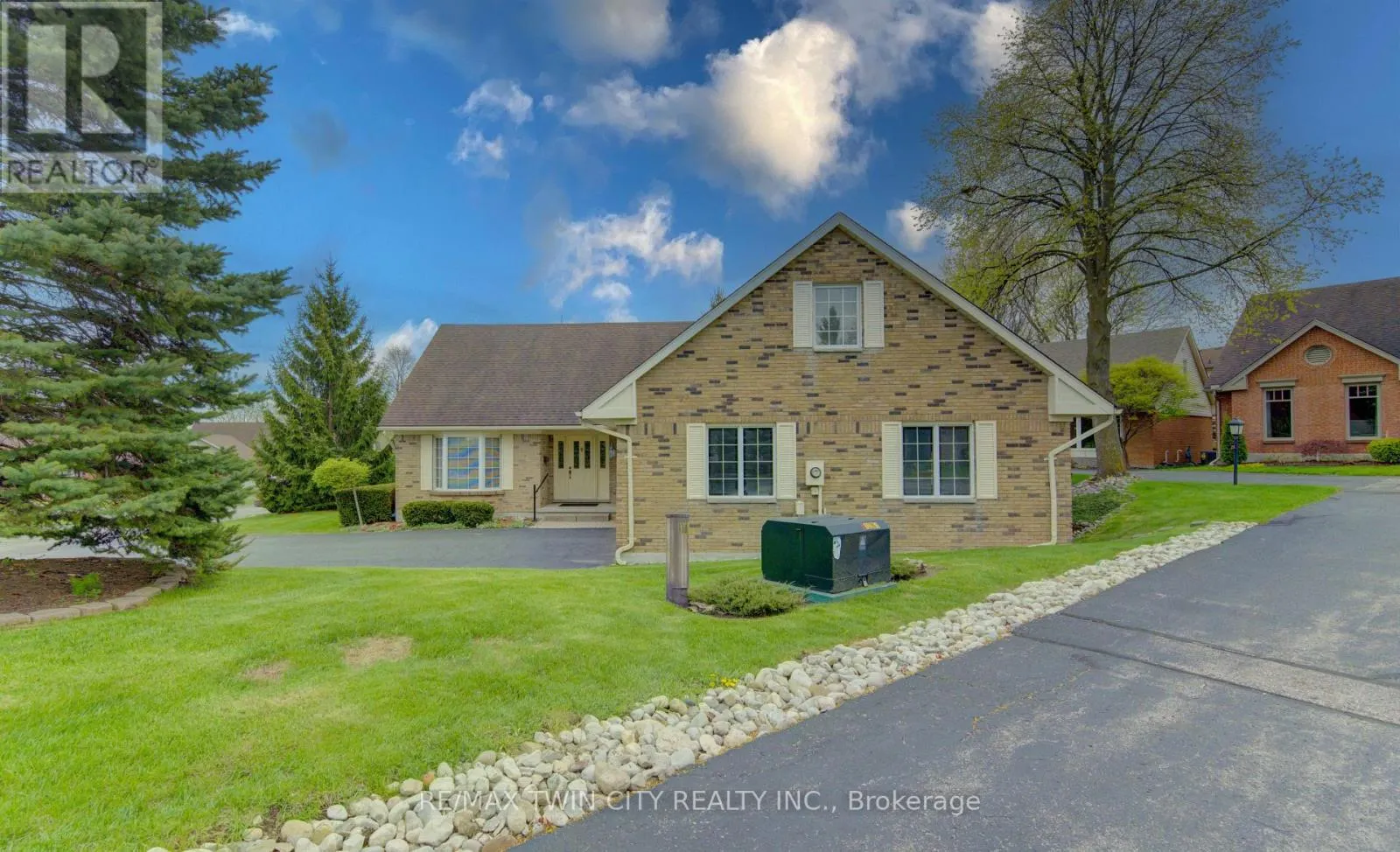 298 ROXTON DRIVE