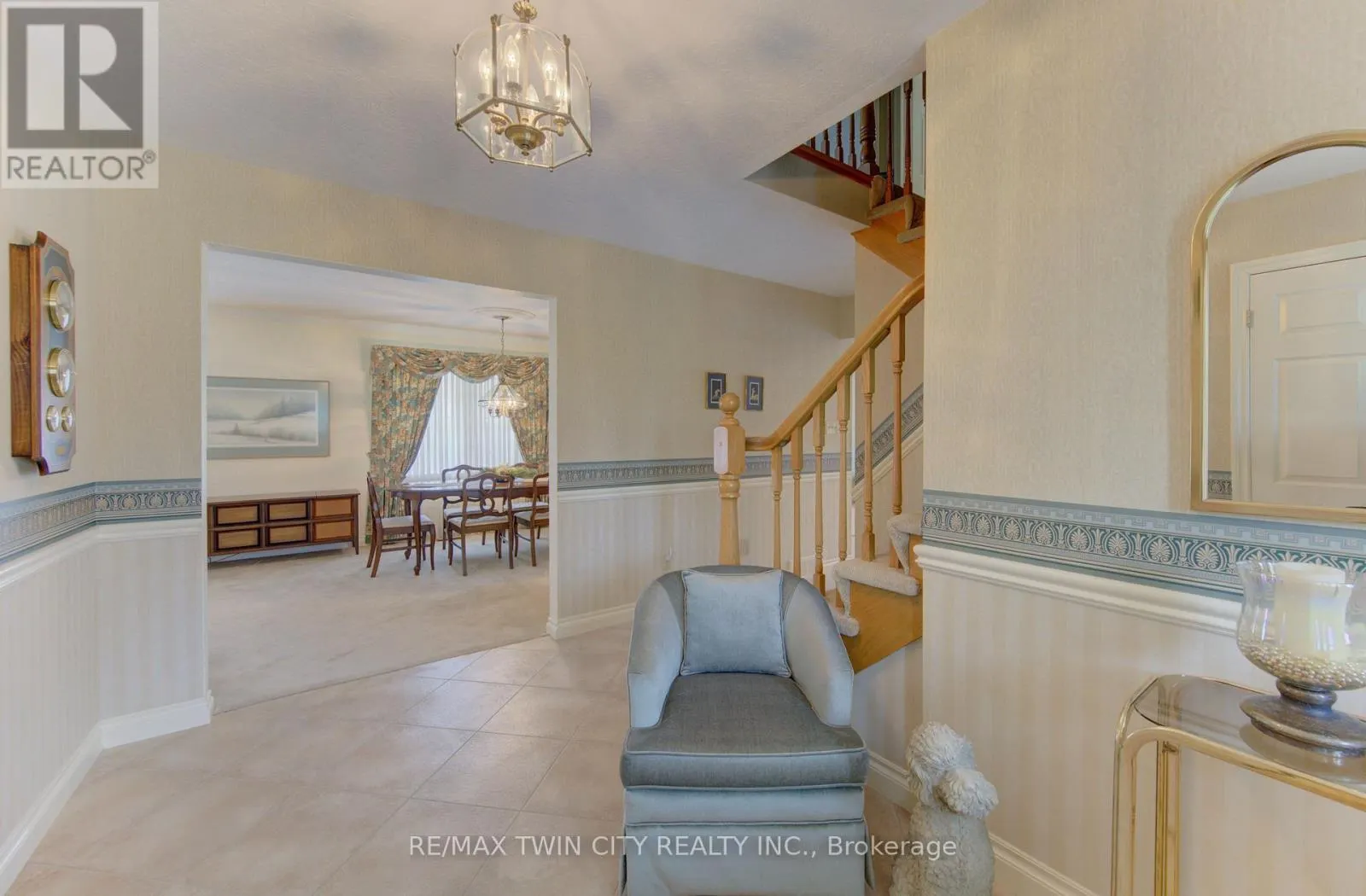 298 ROXTON DRIVE