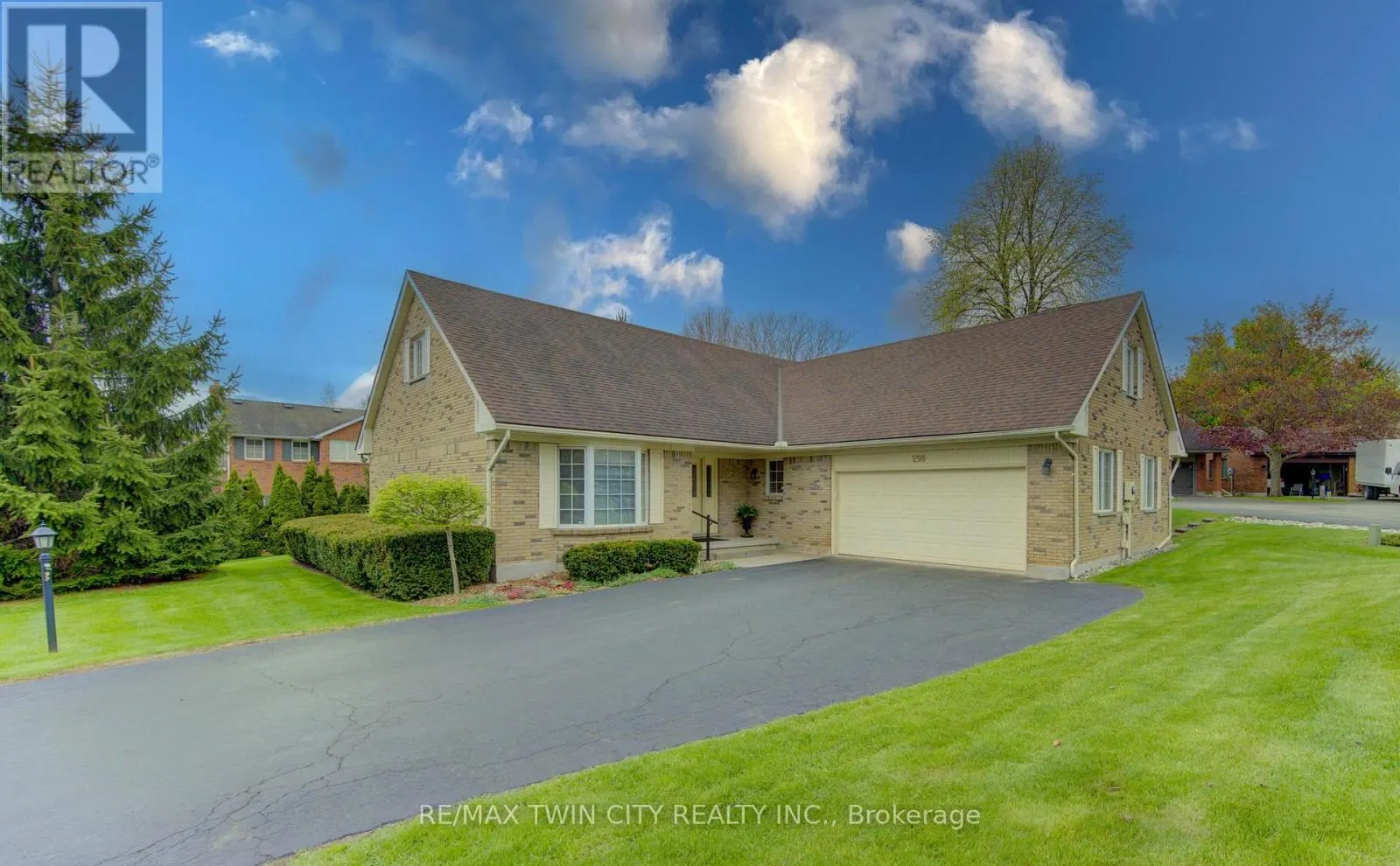 298 ROXTON DRIVE
